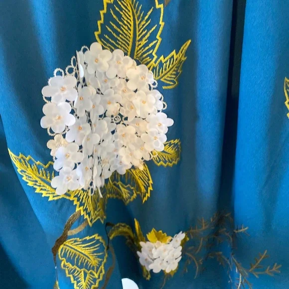 Varun Bahl Anthropologie Enbroidered Long Sleeve 3D Hydrangea Details - Picture 4 of 8